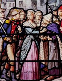 Marie-Louise du Verdier de la Sorinière (center)